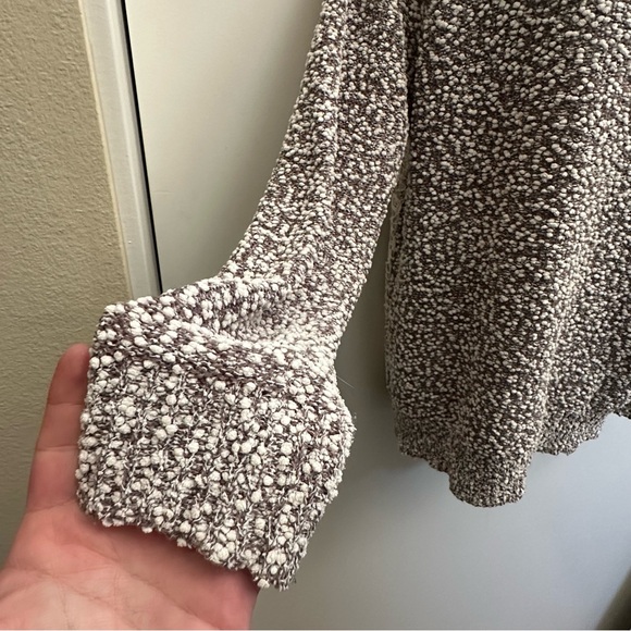 Lace Back Sweater - Cream and grayish beige - Picture 4 of 6